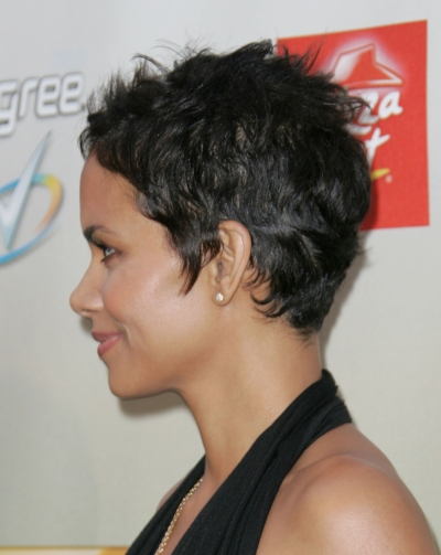 halle berry catwoman hairstyle. halle berry haircut 2011.